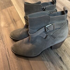 Sam Edelman size 8 Stylish Women's Suede Ankle Boots - Gray leather upper
